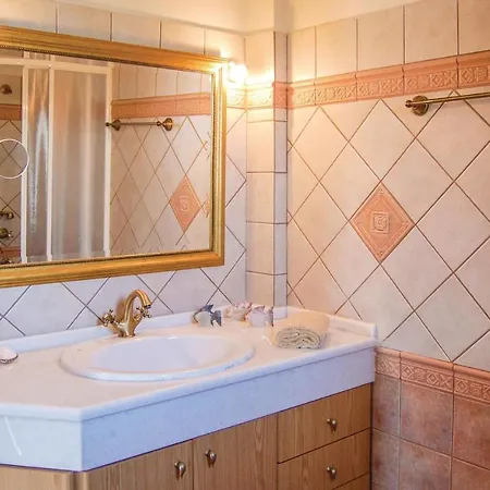 Beautiful In With Kitchen * Livanátai
