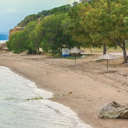 Ferienhaus Two-bedroom In Livanátai